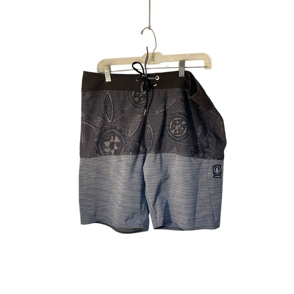 Volcom men’s mod tech, gray and black sport board shorts 34